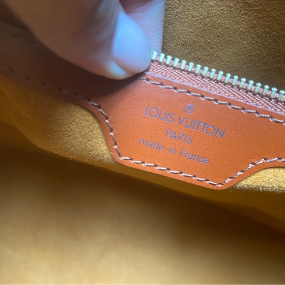 100% Louis Vuitton Kenyan Fawn (Brown) Epi Leather Lussac - Picture 14 of 14